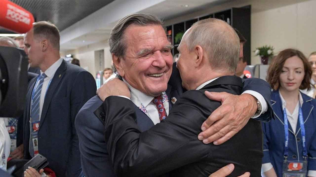 Putin AB’nin tüylerini diken diken etti! Schröder’e vize yok