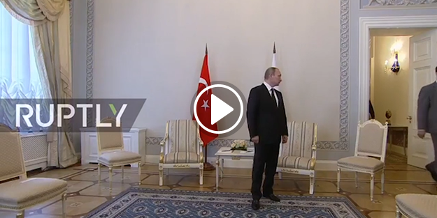 Putin Erdoğan'ı ayakta bekledi