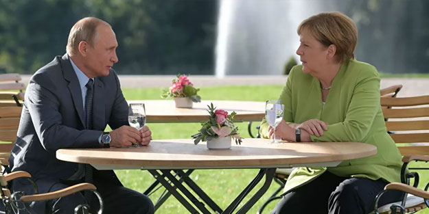 Putin ile Merkel birbirlerini tebrik etti