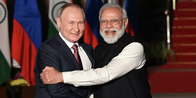 Putin ile Modi, Yeni Delhi'de bir araya geldi