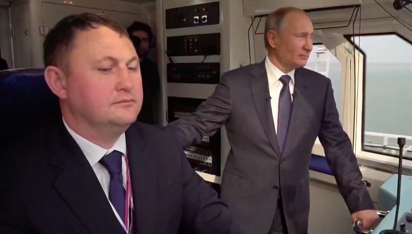 Putin, Kırım Köprüsü’nün ilk demir yolu testini gerçekleştirdi 