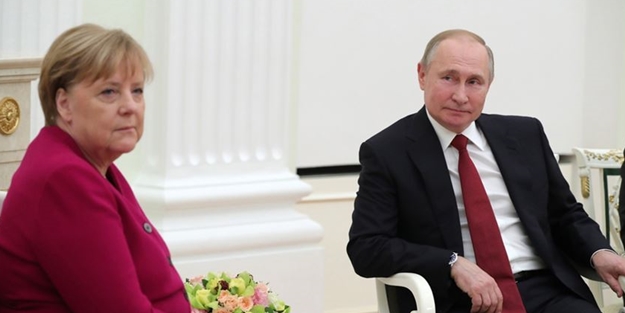 Putin, Merkel ile görüştü! Konular dikkat çekti