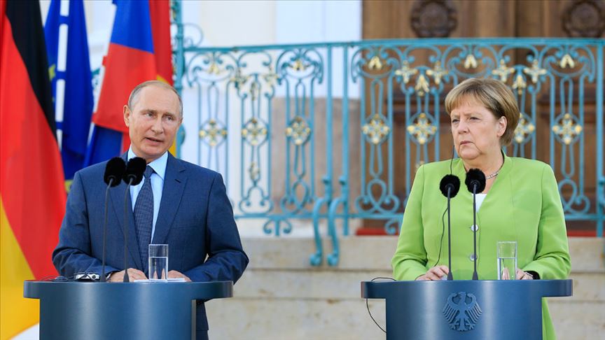 Putin, Merkel ile Libya krizini görüştü