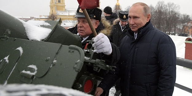 Putin, Sovyetler'den kalma topu patlattı