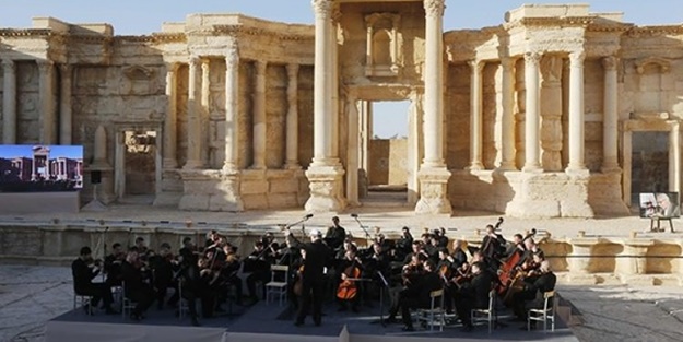 Putin Suriye'de dünyayla böyle dalga geçti!