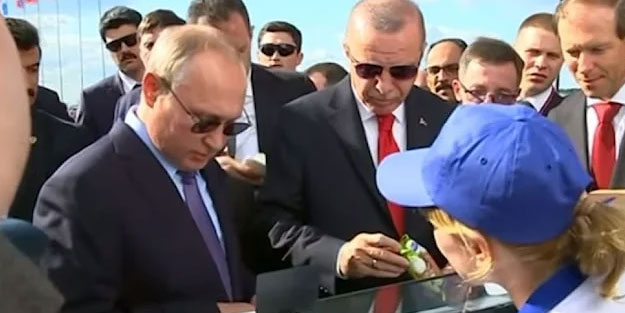 Putin ve Erdoğan'a dondurma veren gizemli sarışın Rusya'da gündem oldu
