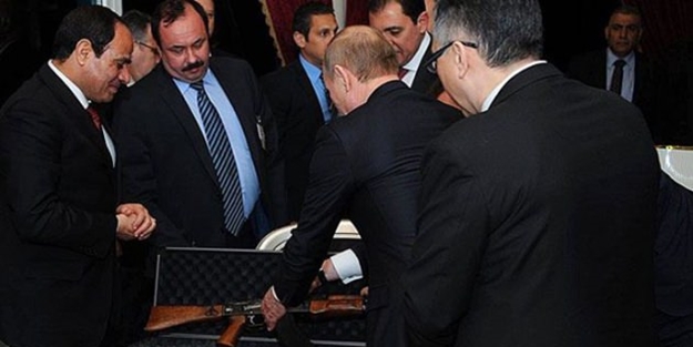 Putin'den darbeci Sisi'ye hediye