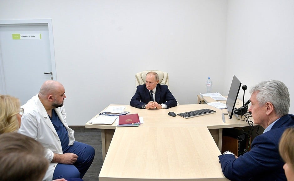 Putin’e eşlik eden başhekimde korona virüs tespit edildi 
