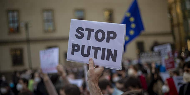Putin'e karşı sokağa indiler
