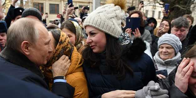 Putin'e Rus kadından görülmemiş teklif! Neye uğradığını şaşırdı