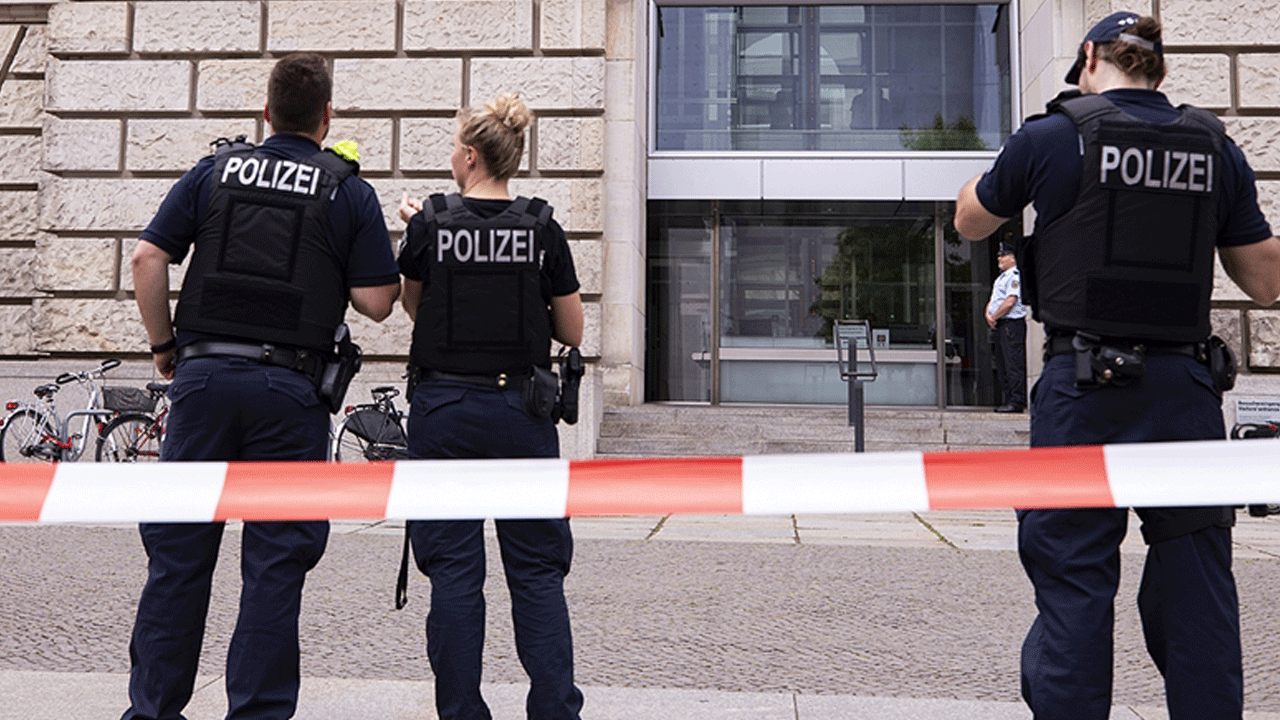 Putin’i tehdite bombalı cevap: Almanya’yı havaya uçurmaya hazırlanan 3 Rus casusu tutuklandı