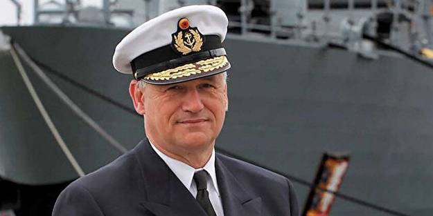 Putin’i öven Alman komutan görevinden istifa etmek zorunda kaldı