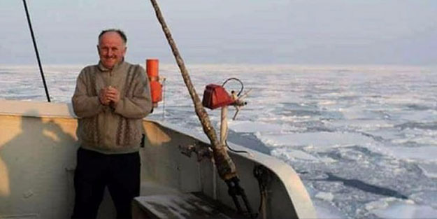 Putin'in köprüsüne çarpan kaptan yardım bekliyor