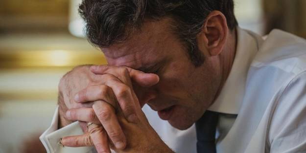 Putin'le görüştükten sonra bu hale geldi! Macron'un fotoğrafları yayınlandı