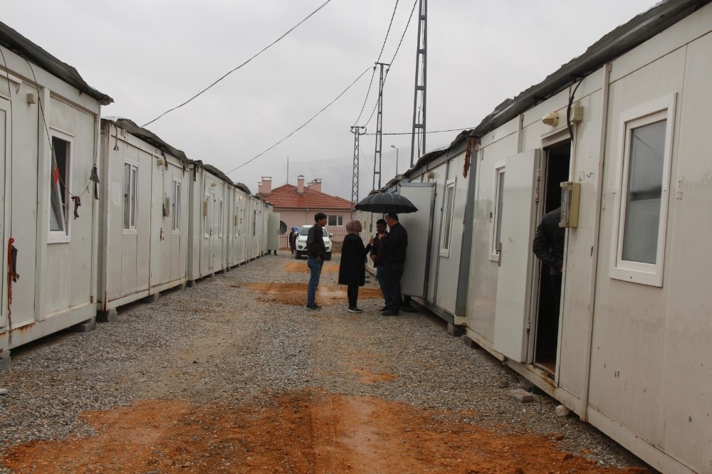 Pütürge’de depremzedeler konteyner kente yerleştirilmeye başlandı 