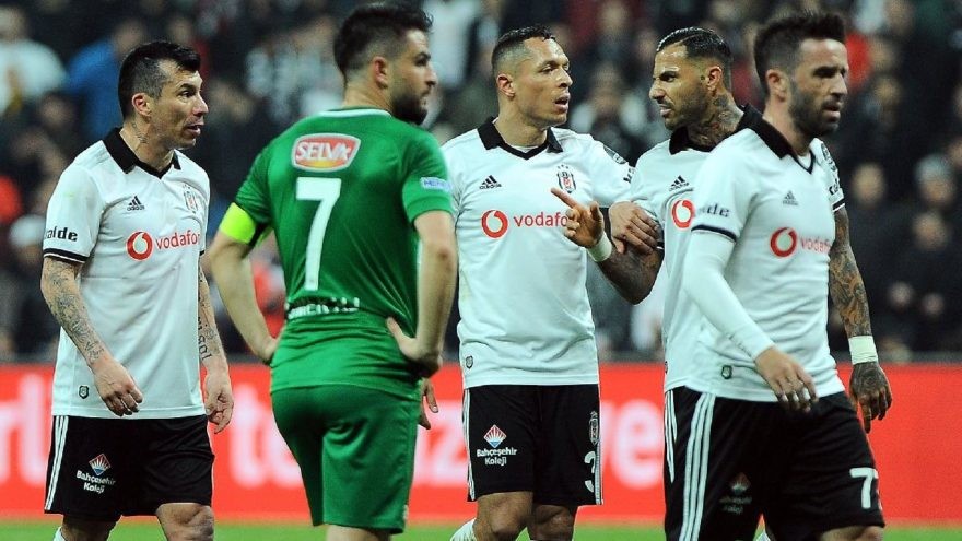 Quaresma ile Medel arasında tartışma