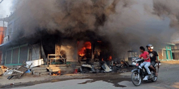 Radikal Budistler cami yaktı