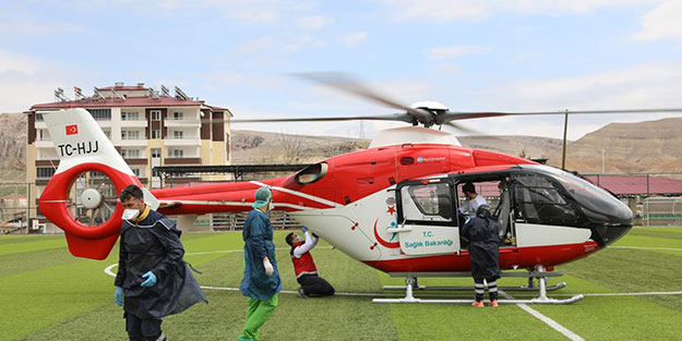 Rahatsızlanan kadın hava ambulansıyla taşındı