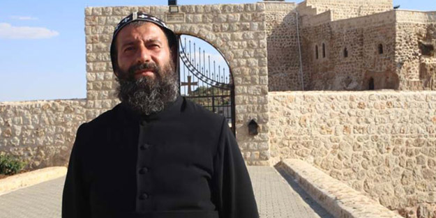 Rahipten hainlere yardım itirafı! ‘Su verdim. Manastırda kaldılar’