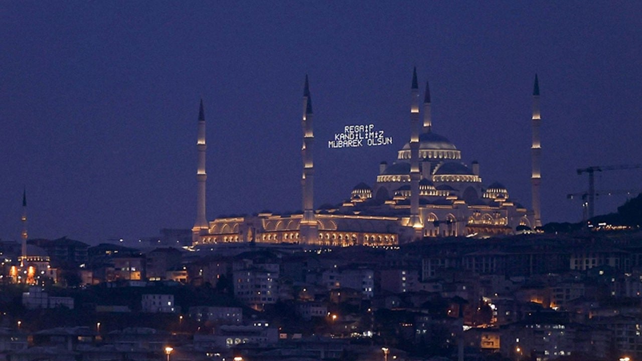 Rahmet ve bereket gecesi! Bugün Regaip Kandili