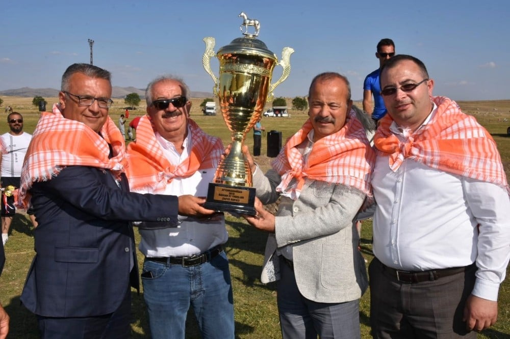 Rahvan At Yarışlarında kupa sahiplerini buldu 