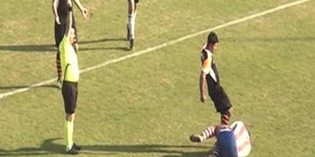 Rakibin suratını tekmelemeye ibretlik ceza!