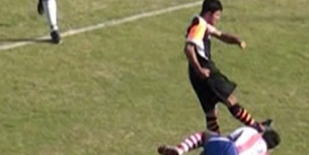 O futbolcu tribünde!