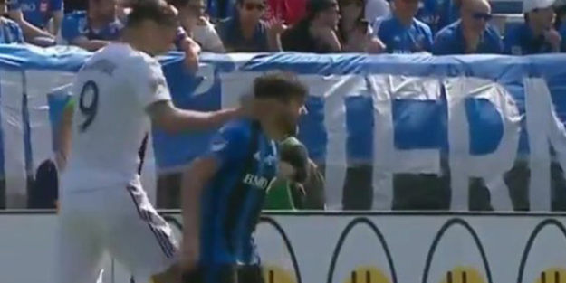 Rakibine tokat atan Zlatan Ibrahimovic, VAR'a yakalandı!