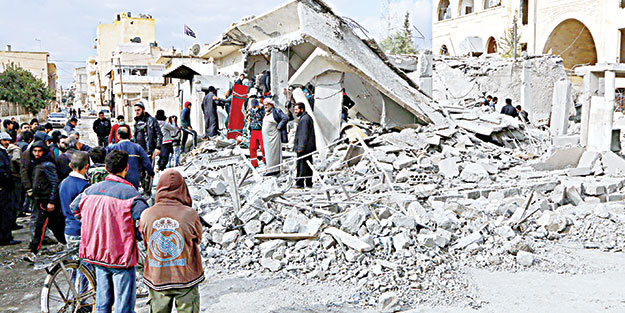 Rakka’ya bomba yağdı