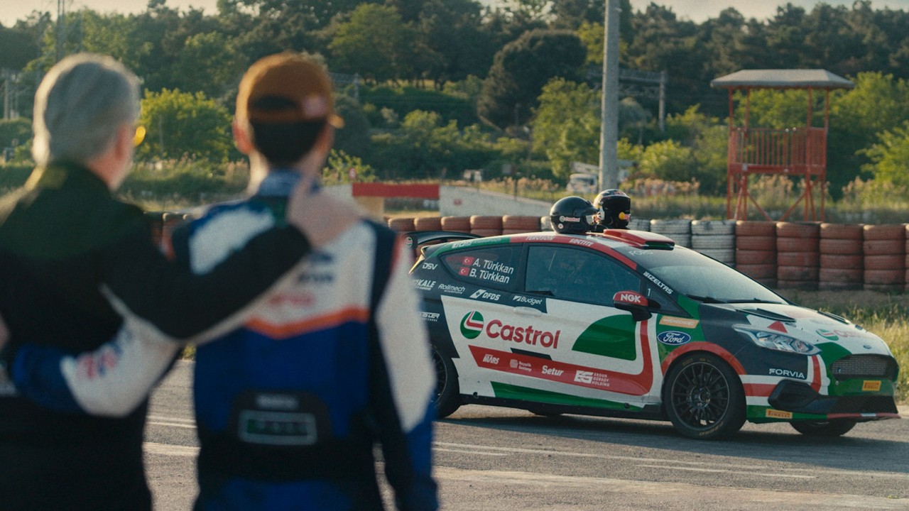 Ralli ruhu bu kez babalar için yarıştı! Direksiyonda baba-oğul gücü