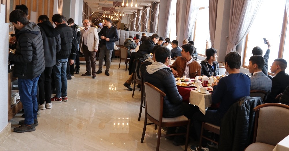 Ramada by Wyndham Van Oteli, mülteci çocuklarını ağırladı 