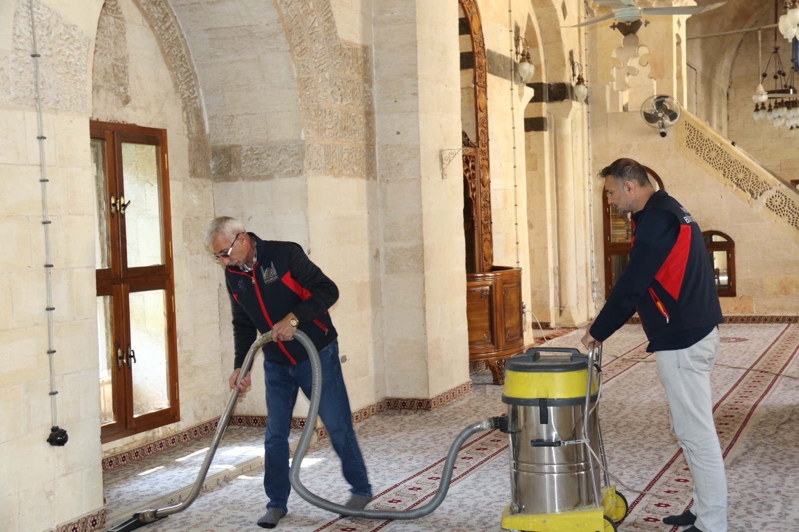 Ramazan ayı öncesi camilerde temizlik yapılıyor