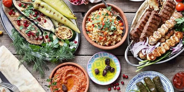 Ramazan ayında bilinçli beslenme önemli! Ramazanda kilolarınıza dikkat!