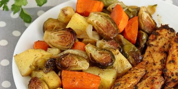 Ramazan ayında tarifin peşine düştüler: Masa başına fırında soslu sebzeli tavuk! Adımı atın siz de yapın!