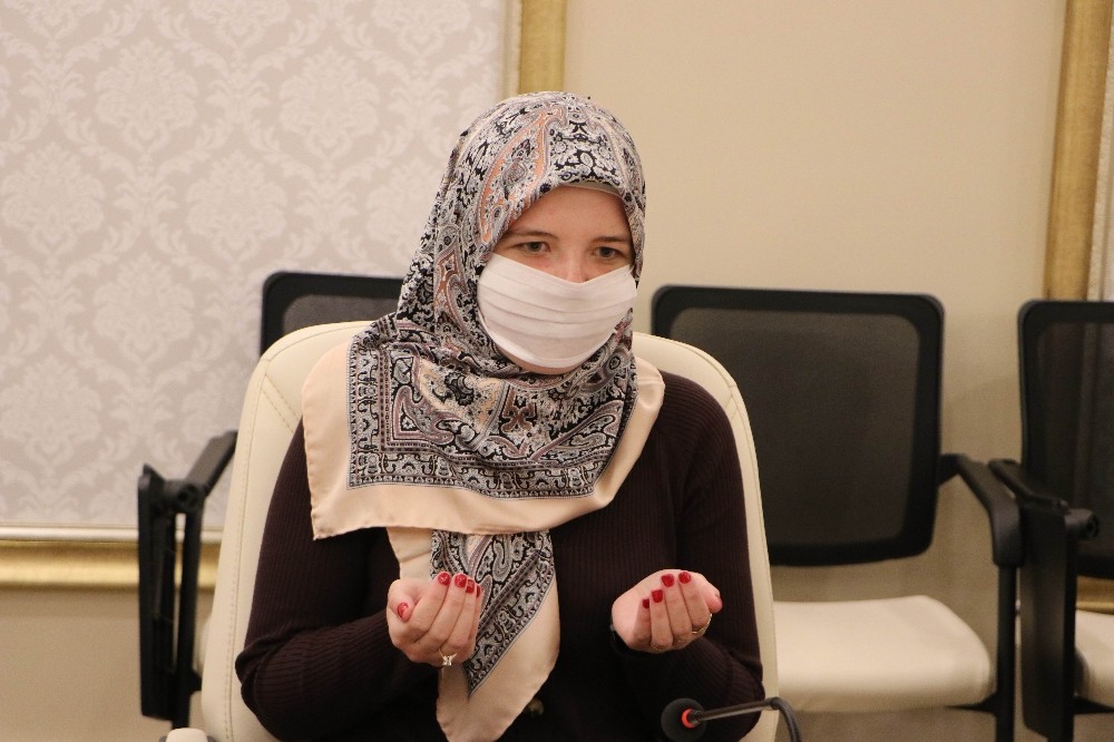 Ramazan ayının atmosferinden etkilendi, Müslüman oldu 