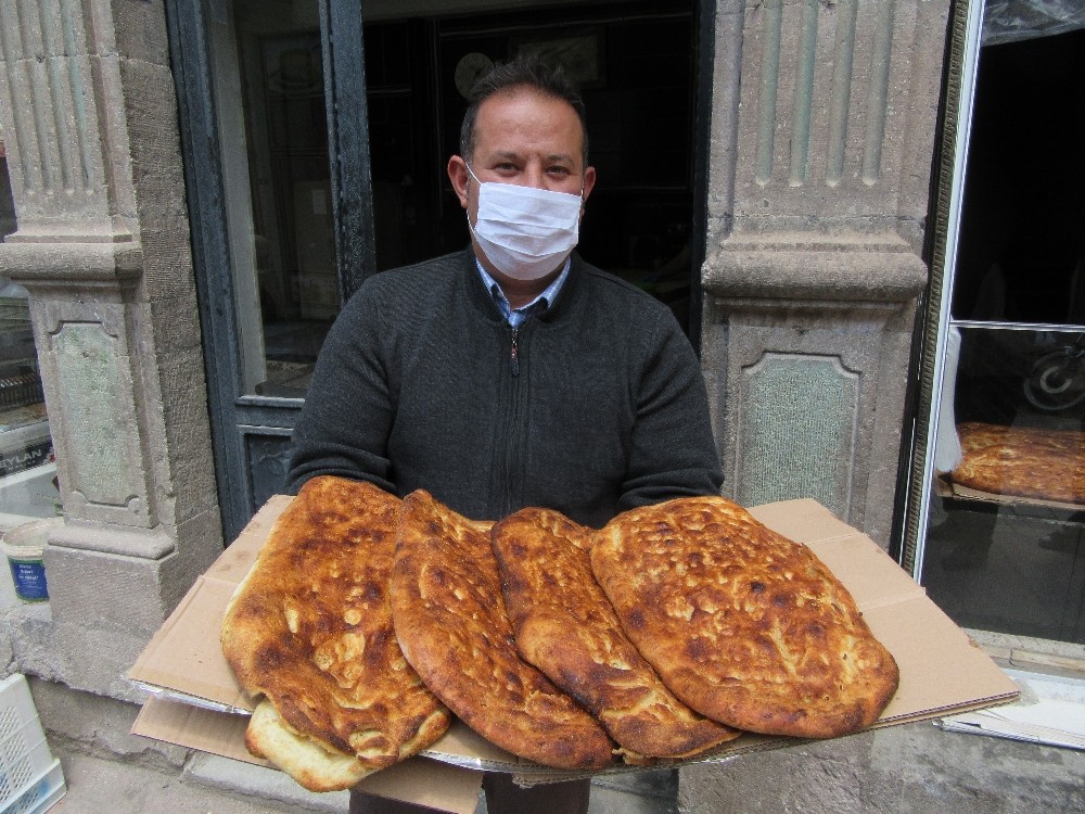 Ramazan ayının en gözde pidesi Afyonkarahisar’da 