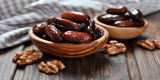 Ramazan ayının vazgeçilmezi hurma tezgâhlarda