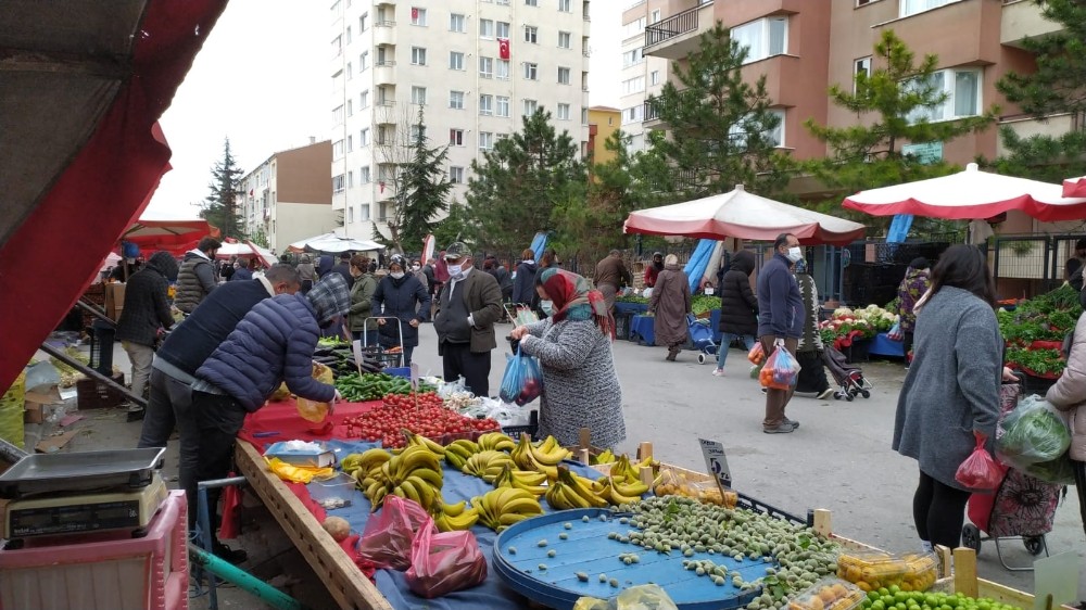 Ramazan Bayramı ve sokağa çıkma yasağı etkisiyle sokaklar doldu taştı 