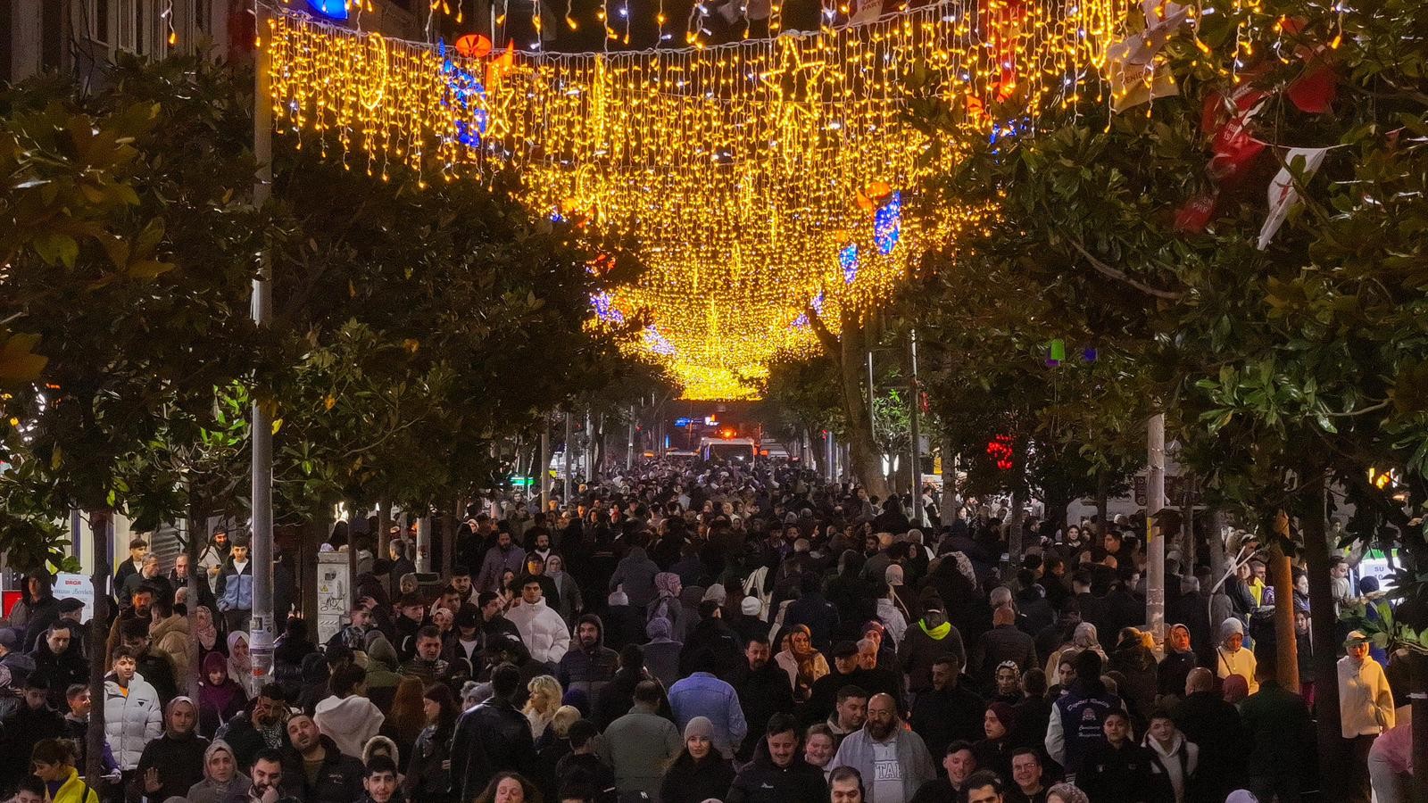 Ramazan coşkusu zirveye çıktı! "İstiklal caddesi değil, Esenler!"
