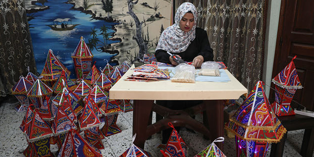 Ramazan fenerleri Gazze'de geçim kaynağı