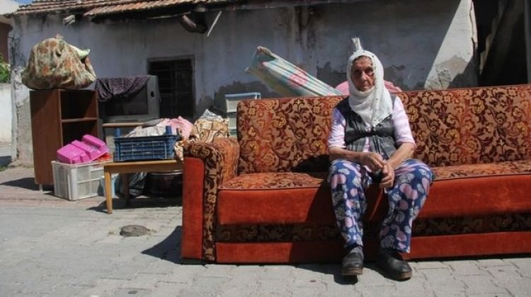 Ramazan günü sokakta kaldı