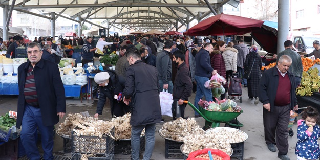 Ramazan öncesi çarşı ve pazarlarda yoğunluk