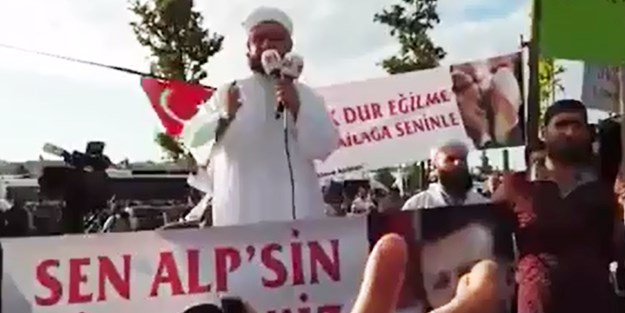 Ramazan Özsarı Hoca'nın duasına binler 'amin' dedi