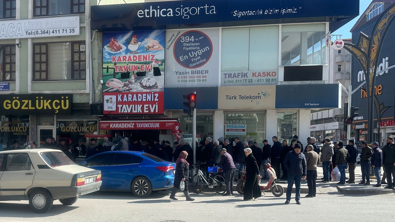 ‘Ramazan paylaşma ayıdır’ dedi, 100 kasa balığı ücretsiz dağıttı