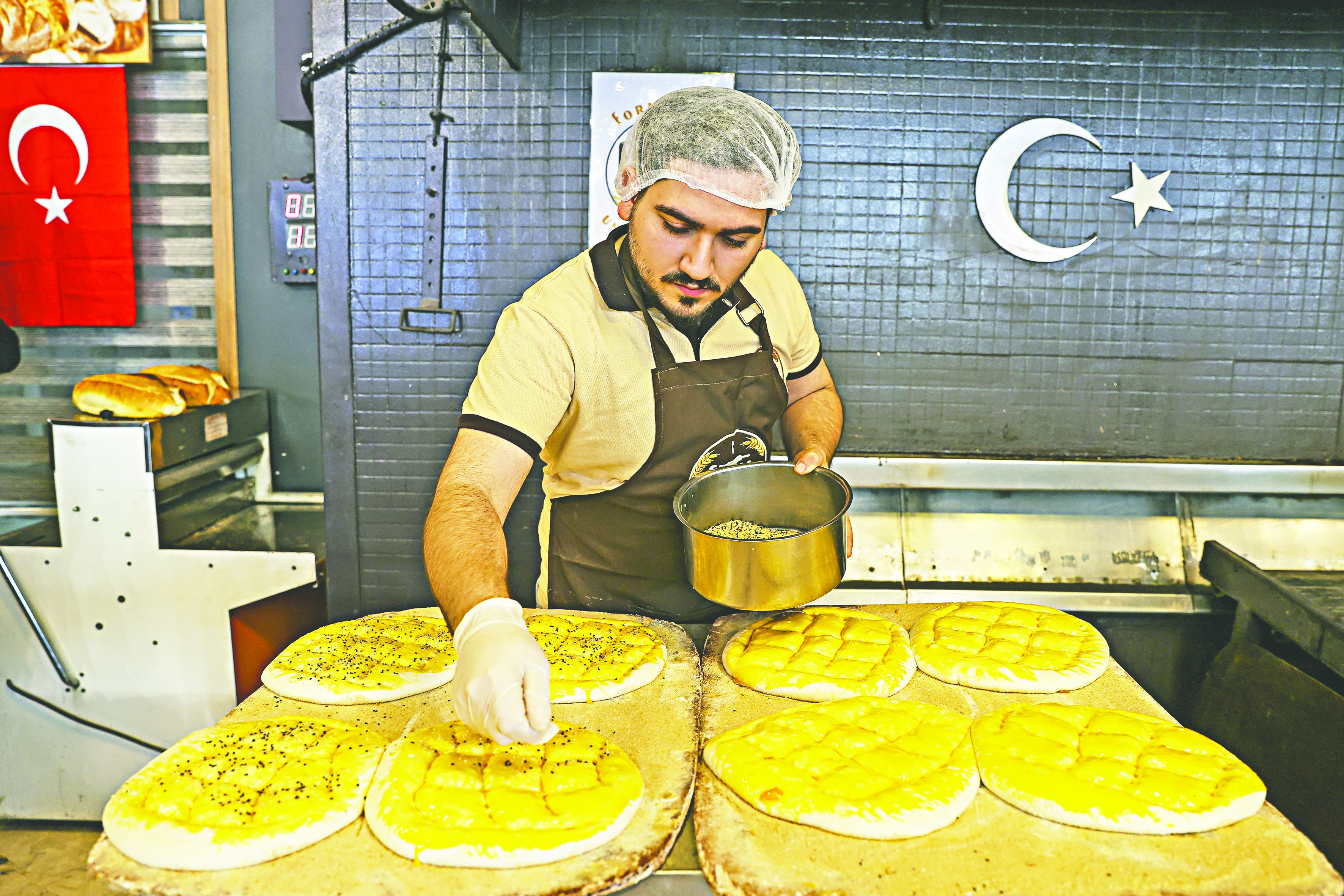 Ramazan pidesi iftar sofralarındaki yerini almaya hazır