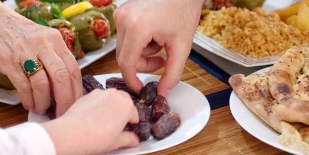 Ramazan’da doğru, dengeli beslenme uyarısı: Bu gıdalardan 1 tane bile yerseniz bakın nasıl şifa oluyor!