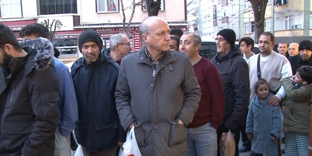 Ramazan'ın ilk gününde pide kuyruğu