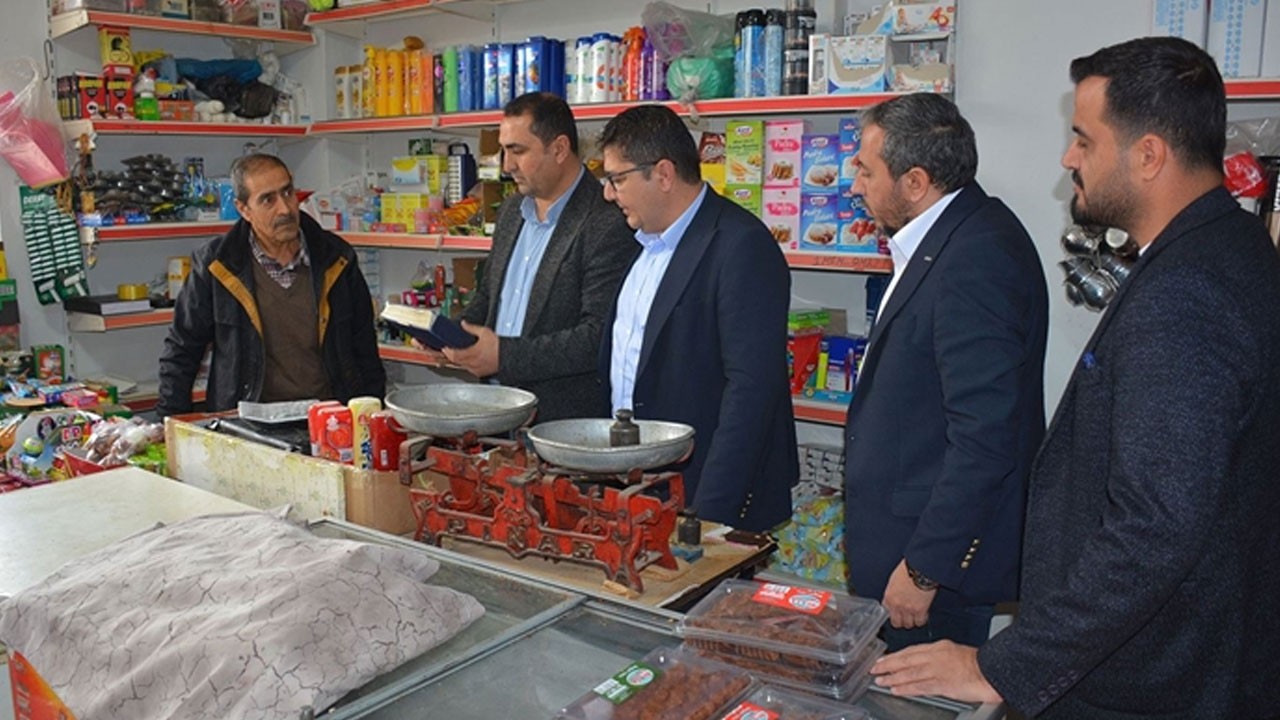 Ramazan’ın kadim geleneğini MÜSİAD üyesi işadamı devam ettirdi: 3 bakkalın veresiye defterini satın alıp tüm borcu kapattı