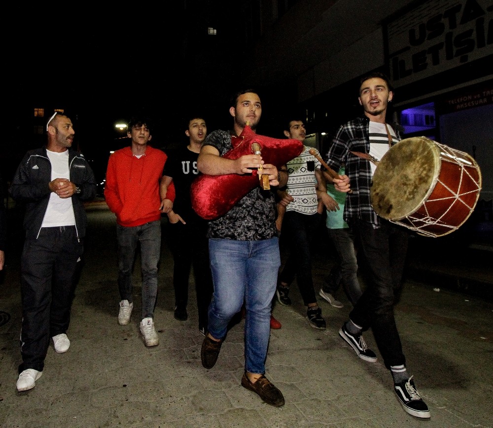 Ramazan’ın son sahuruna tulum sesiyle kalktılar 