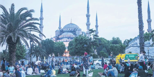 Ramazan’ın vazgeçilmez adresi Sultanahmet Meydanı
